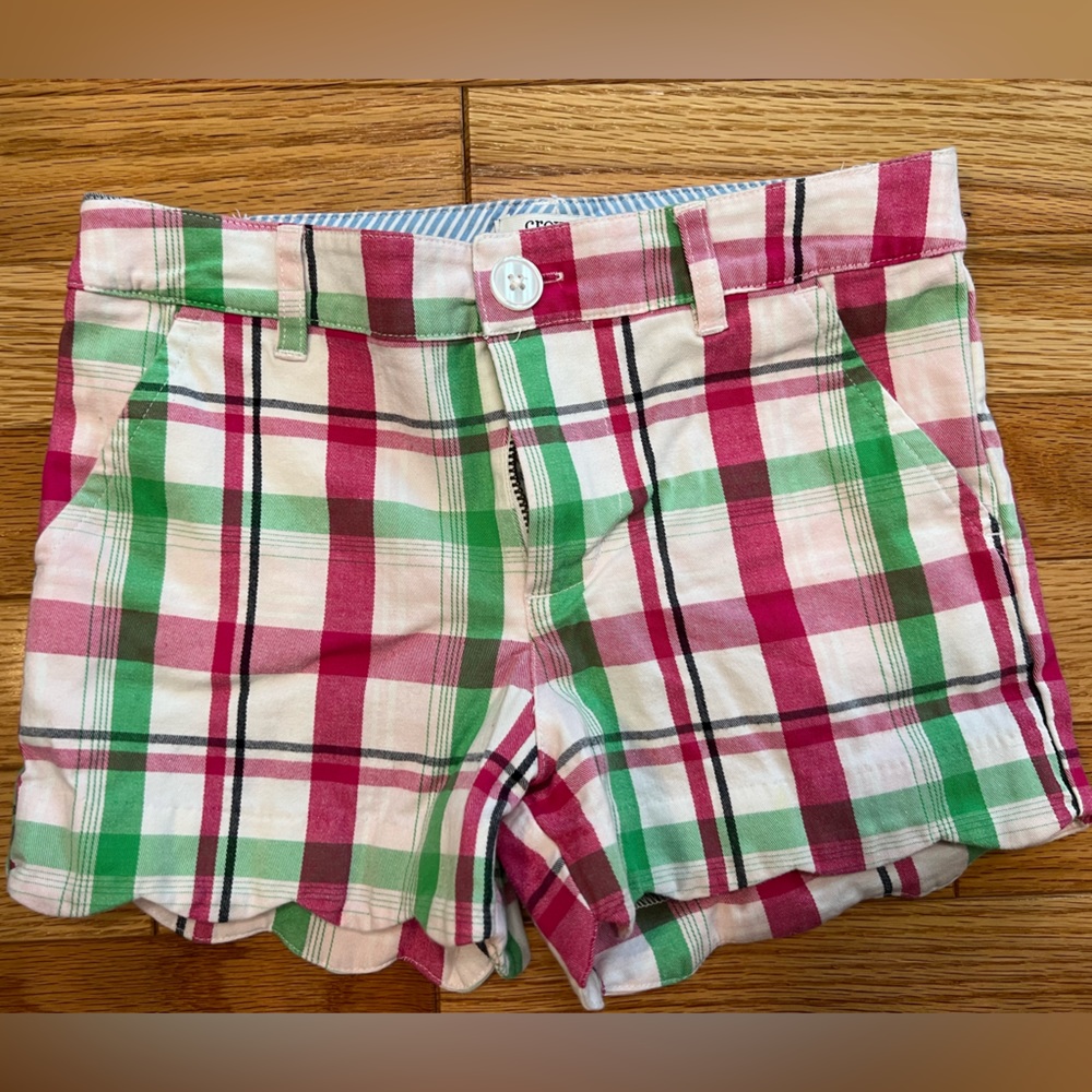 Crown & Ivy Kids - Girls scalloped shorts, size 8. Like new!